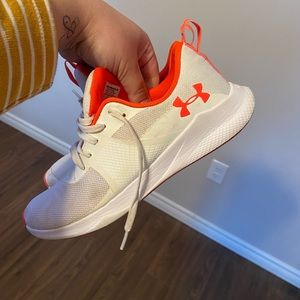 Women’s size 6 Under Armour Aurora Training sneakers